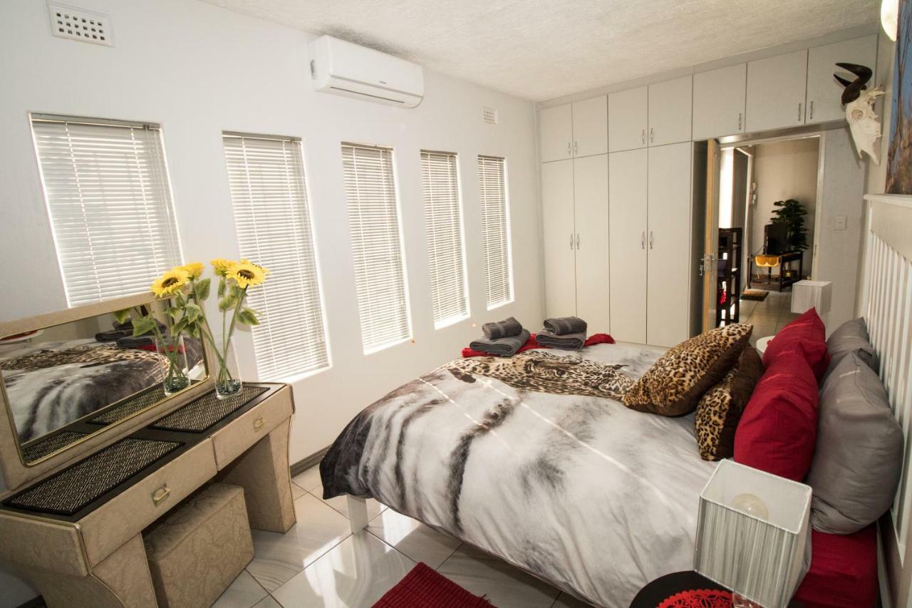 John-Lou'S One-Bedroom Apartment Windhoek Exteriér fotografie